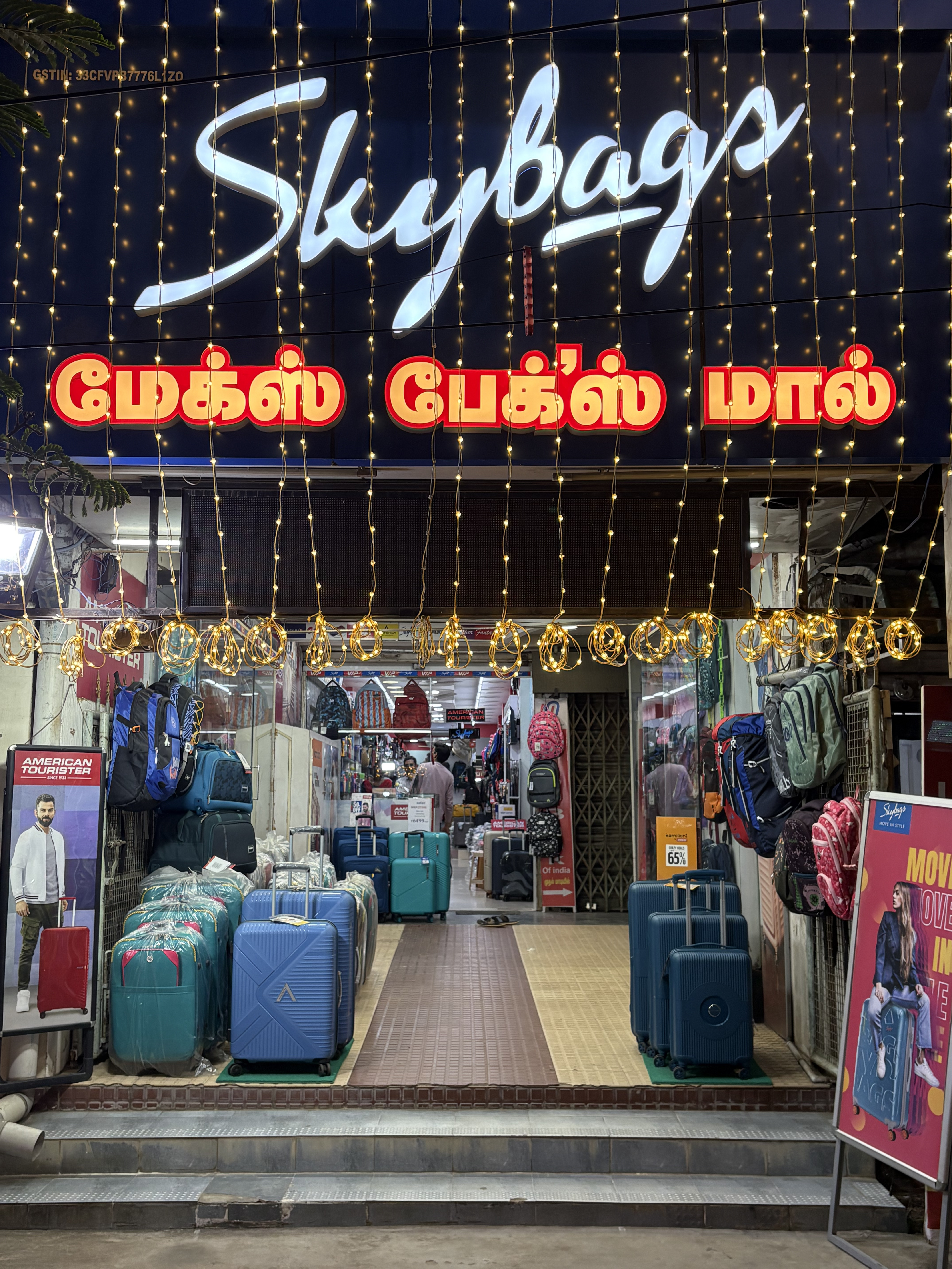 MAX Bags Mall storefront